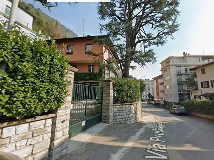 Appartamento con 5 locali in affitto in Via Lazzago, Como