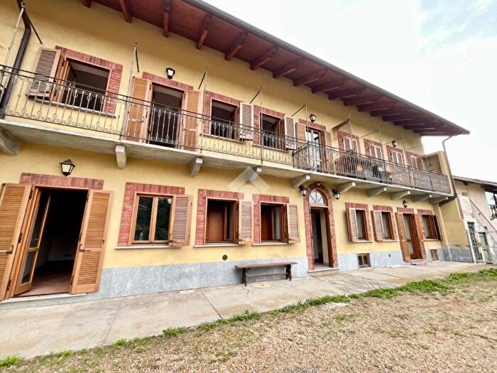 Appartamento trilocale in affitto in Borgata Remondato, Rocca Canavese