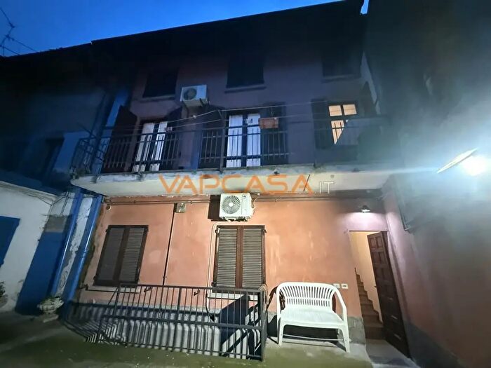 Casa bilocale in vendita in Via Umberto Primo, Calcio