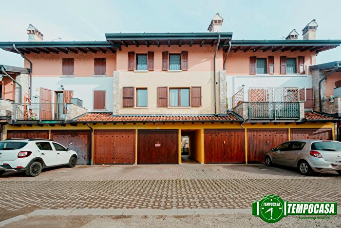 Casa quadrilocale in vendita in Via GPalli, Lungavilla