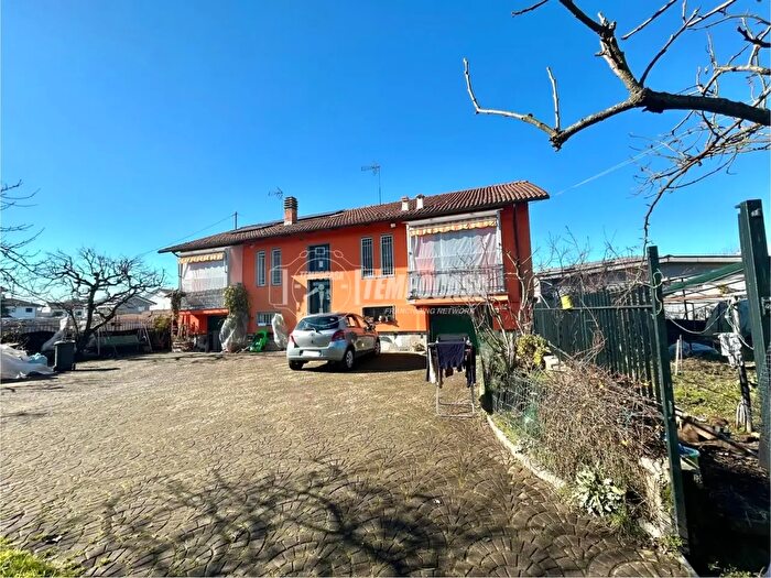 Appartamento quadrilocale in vendita in Via San Benigno, Volpiano