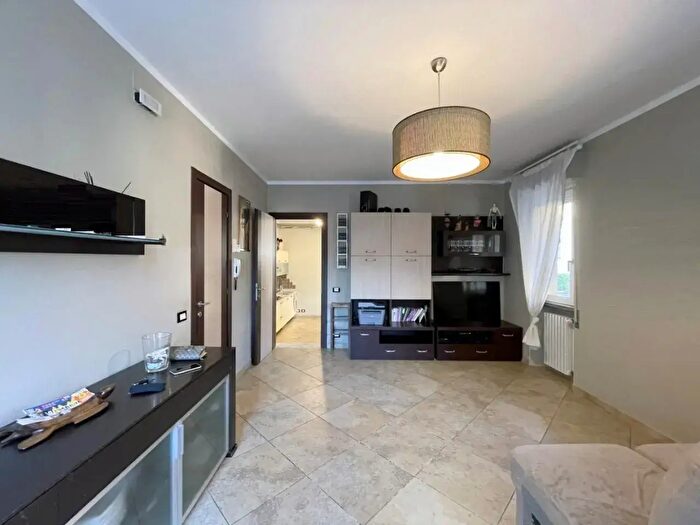 Casa con 8 locali in vendita in Camaiore