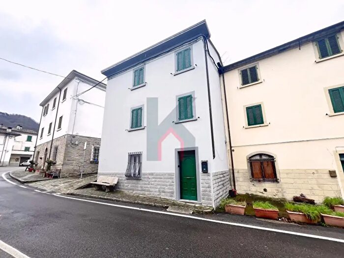 Casa con 6 locali in vendita in Portico E San Benedetto