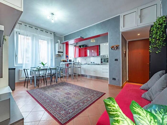 Appartamento trilocale in affitto in Via Cesare Arici, Crescenzago, Milano