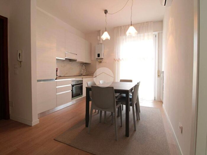 Appartamento quadrilocale in affitto in Via XX Settembre, Veronetta, Verona