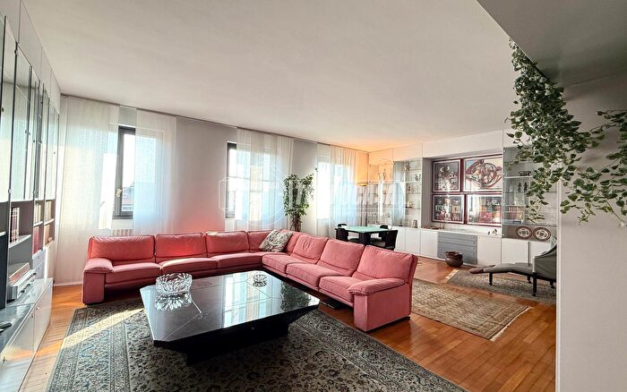 Appartamento con 5 locali in vendita in Via San Martino, Monza