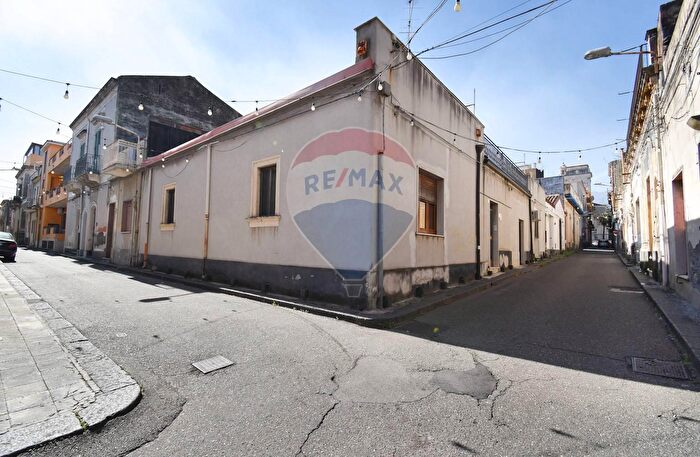 Casa con 9 locali in vendita in Via GSciuti, Giarre