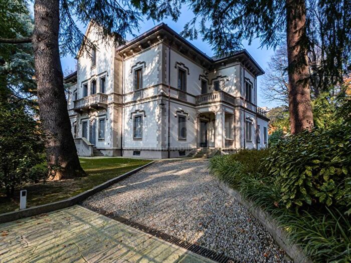 Appartamento quadrilocale in affitto in Viale Cesare Battisti, Parco, Monza