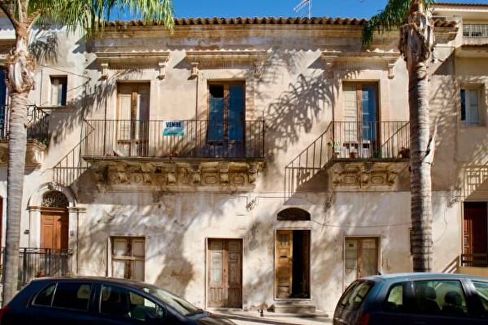 Casa con 6 locali in vendita in Viale della Repubblica, Santa Croce Camerina