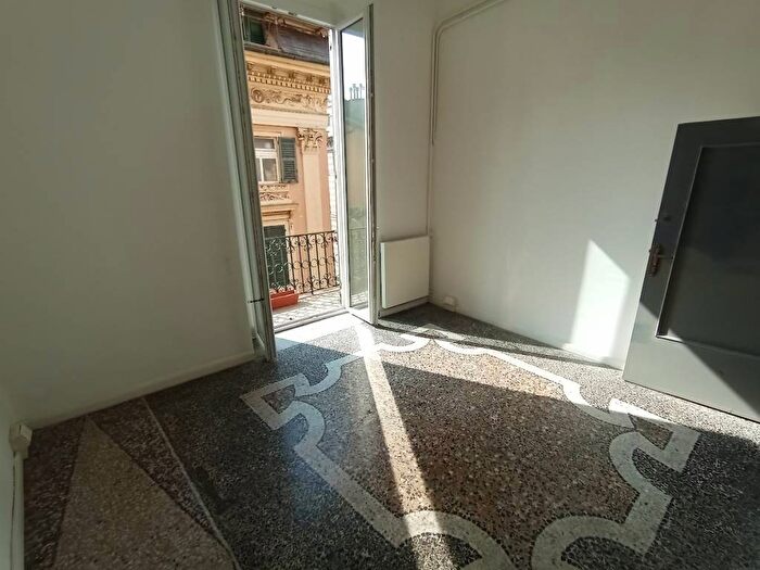 Appartamento con 6 locali in affitto in Via Assarotti, Centro Città, Genova