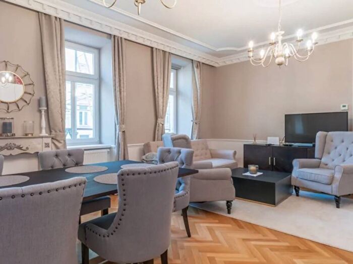 Appartamento quadrilocale in affitto in Via Tommaso Grossi, Duomo, Milano