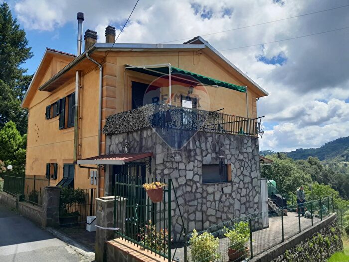 Appartamento con 5 locali in vendita in Carro