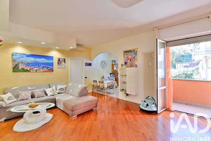 Appartamento trilocale in vendita in Via Moncenisio, Meda