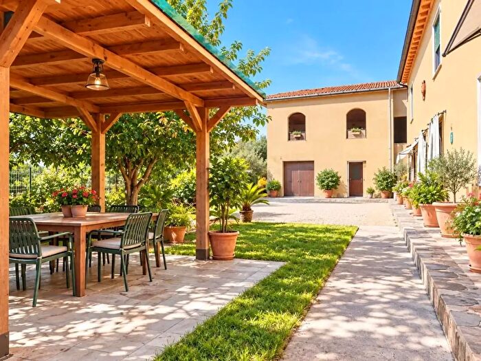 Casa con 9 locali in vendita in San Miniato