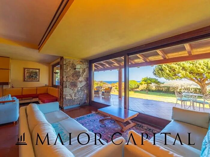 Casa con 8 locali in vendita in Siniscola