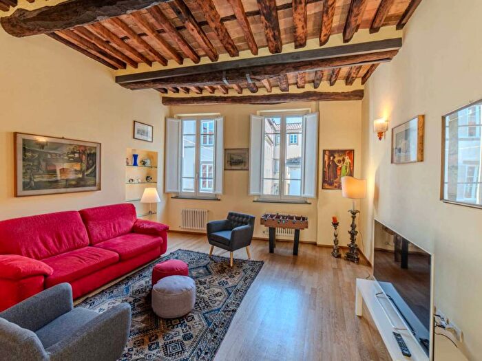 Appartamento con 6 locali in affitto in Via Elisa, Piazza Anfiteatro Torre Guinigi, Lucca