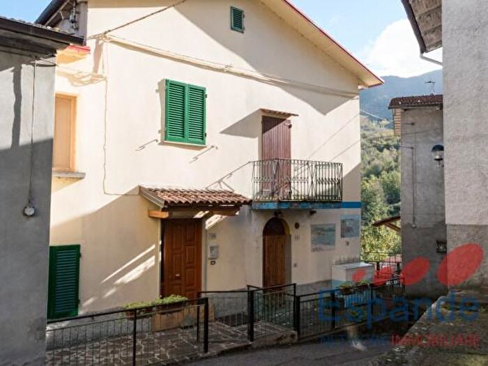 Casa con 6 locali in vendita in Sambuca Pistoiese