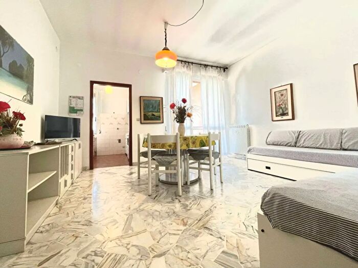 Appartamento trilocale in affitto in Albissola Marina