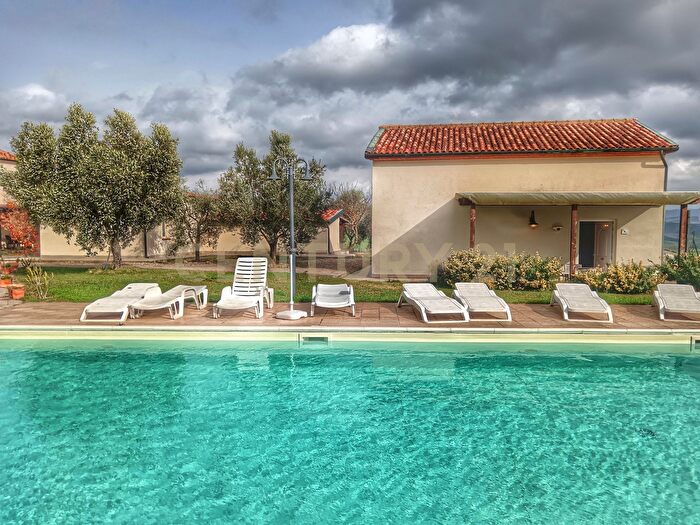 Casa con 20 locali in vendita in Podere San Giuseppe, Piancastagnaio