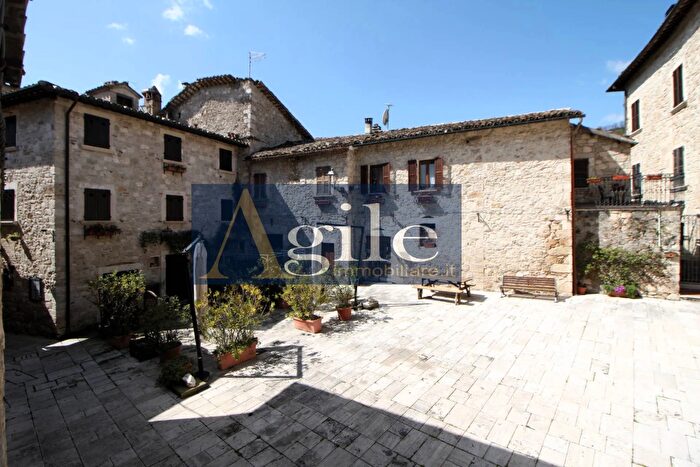 Casa con 6 locali in vendita in Frazione Castel Trosino Snc, Ascoli Piceno