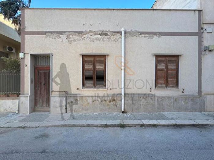 Appartamento quadrilocale in vendita in Via Enrico Petrella, Trapani