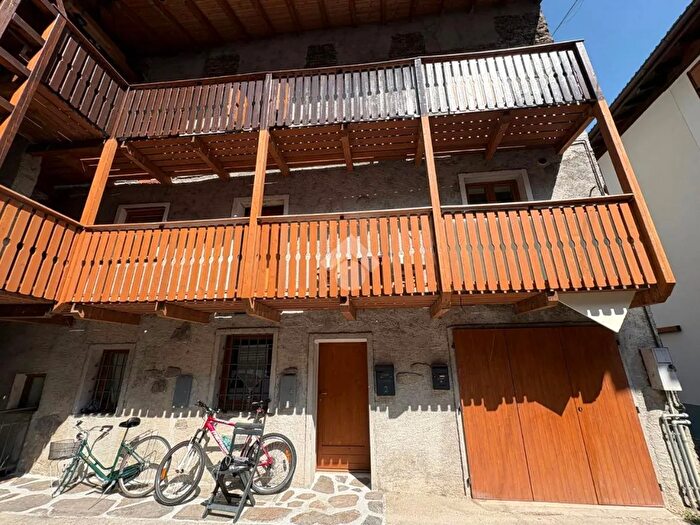 Casa trilocale in vendita in Via S Domenico, Cosio Valtellino