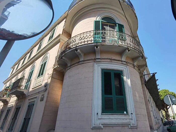 Appartamento con 6 locali in vendita in Viale Regina Margherita, Messina