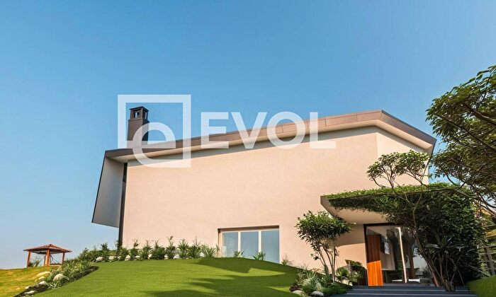 Casa con 10 locali in vendita in Via Giuseppe Garibaldi, Pradamano