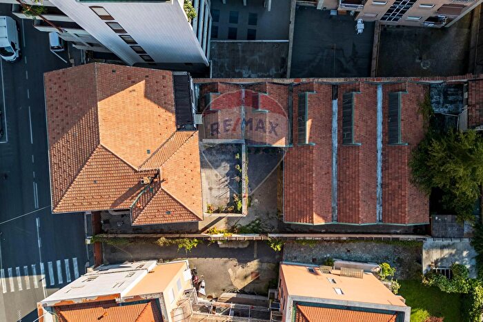 Casa con 9 locali in vendita in Via Mameli, Busto Arsizio