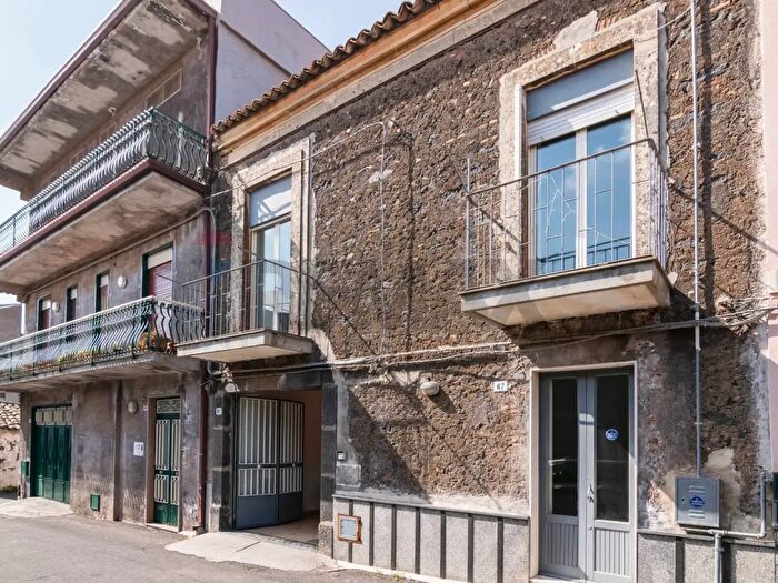 Casa con 7 locali in vendita in Via IV Retta Ponente, Belpasso