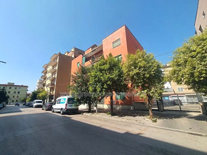 Appartamento trilocale in vendita in Via a Ceccano, Caserta