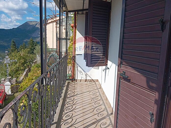 Casa con 10 locali in vendita in Bagni Di Lucca
