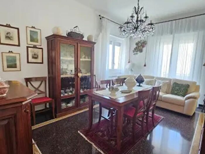 Appartamento quadrilocale in vendita in Via Giacomo Filippo Porrata, Genova