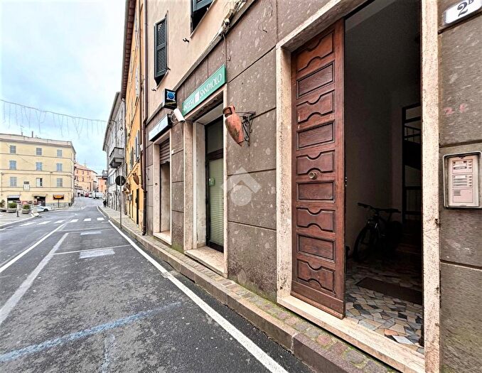 Appartamento quadrilocale in vendita in Via Vittorio Veneto, Grotte Di Castro