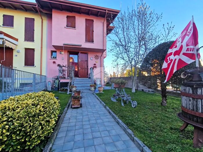 Appartamento trilocale in vendita in Via Giuseppe Verdi, Borgo Virgilio