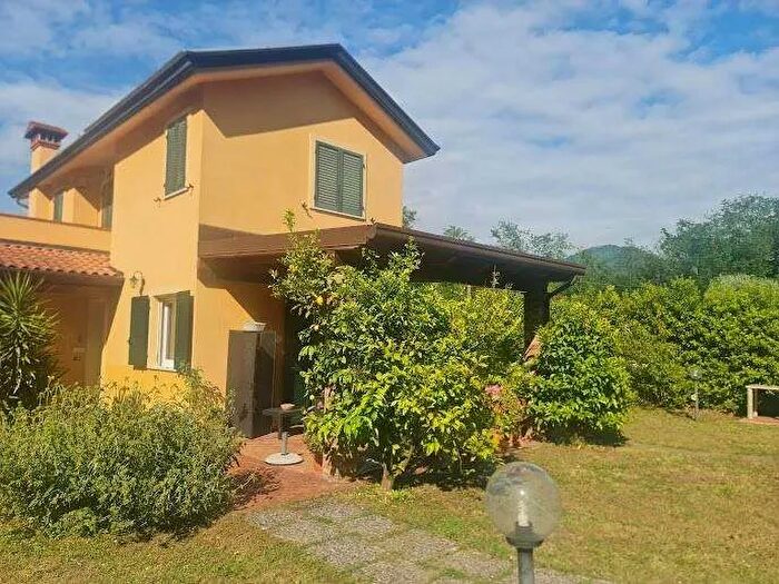 Casa con 7 locali in vendita in Castelnuovo Magra