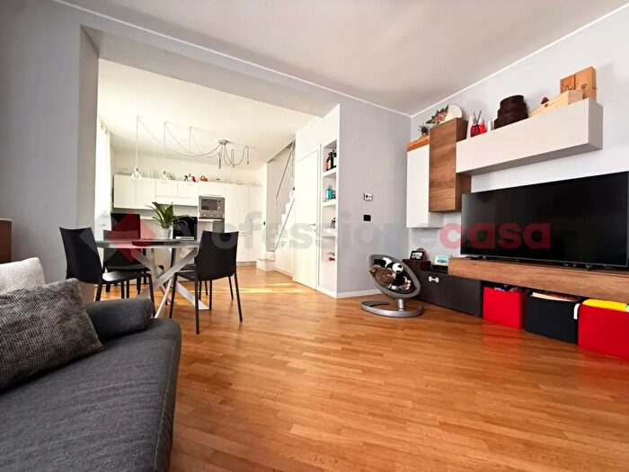 Case in Vendita e in Affitto - 2