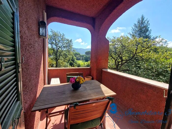 Appartamento trilocale in vendita in Via del Golf, Garlenda