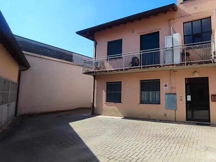 Appartamento bilocale in vendita in Via Enrico Toti, Carugo