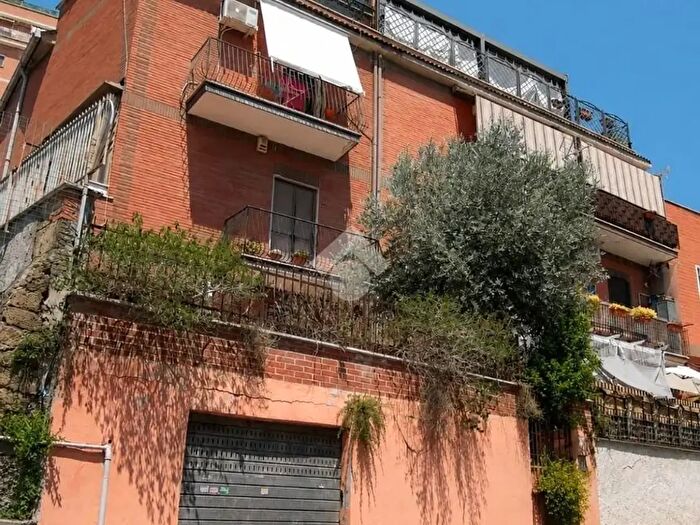 Appartamento trilocale in vendita in Via Sestino, Roma
