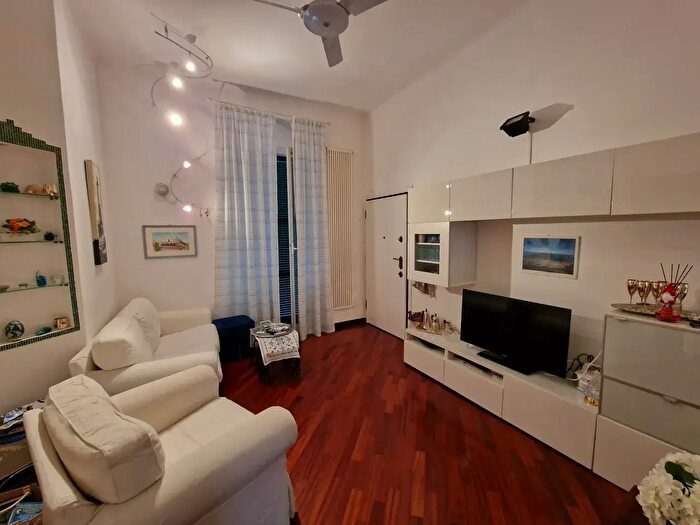 Appartamento trilocale in vendita in Via Volta, Rapallo