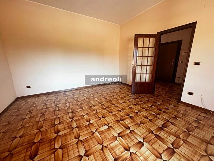 Appartamento con 8 locali in vendita in Jesi