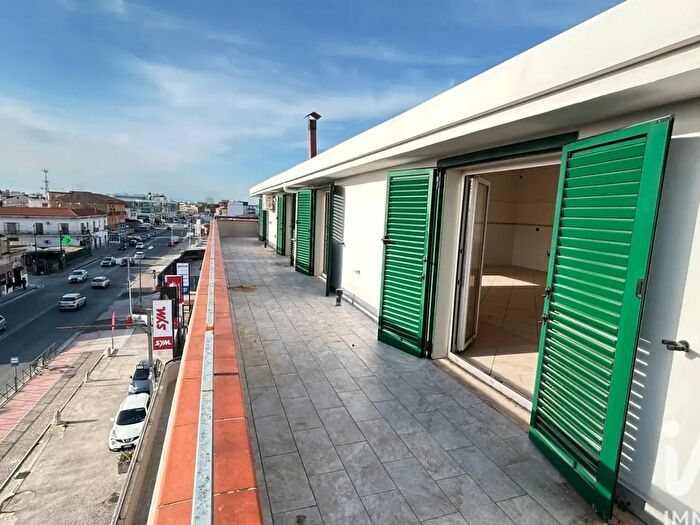 Appartamento con 6 locali in vendita in Strada Statale Appia, Curti