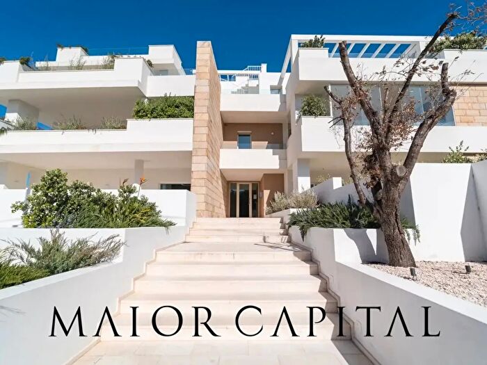 Appartamento con 6 locali in vendita in Olbia