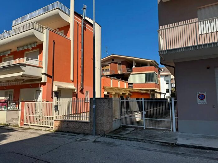 Appartamento trilocale in vendita in Via Calabria, Alba Adriatica