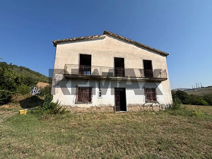 Casa quadrilocale in vendita in Apice