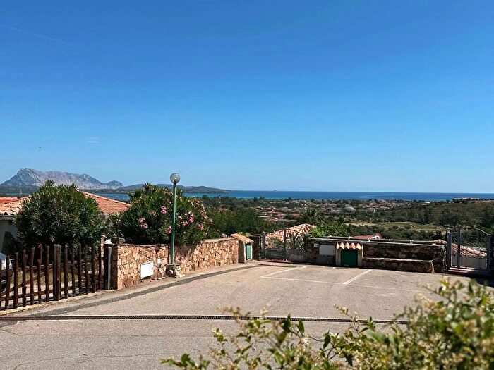 Casa quadrilocale in vendita in Via Smeraldo San Teodoro, San Teodoro