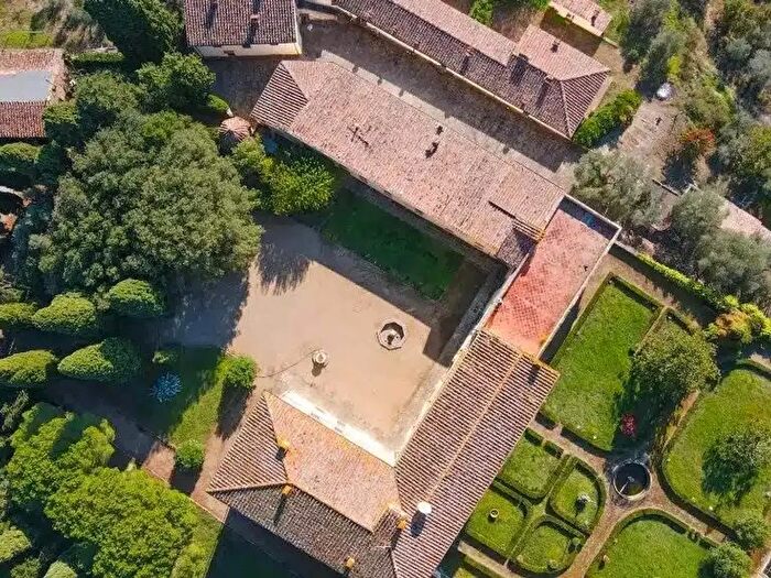 Appartamento trilocale in vendita in Via Santa Zanobi, Scandicci