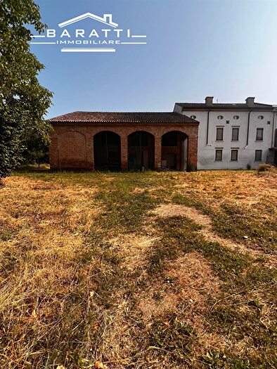 Casa con 10 locali in vendita in Luzzara