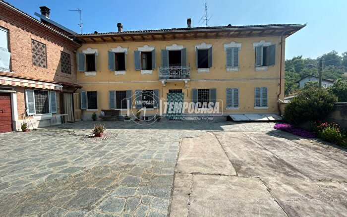 Appartamento con 8 locali in vendita in Montaldo Scarampi